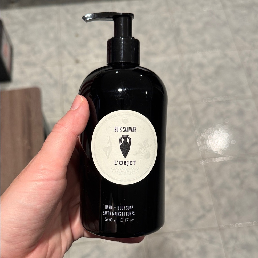 L'Objet Bois Sauvage Black Hand and Body Soap